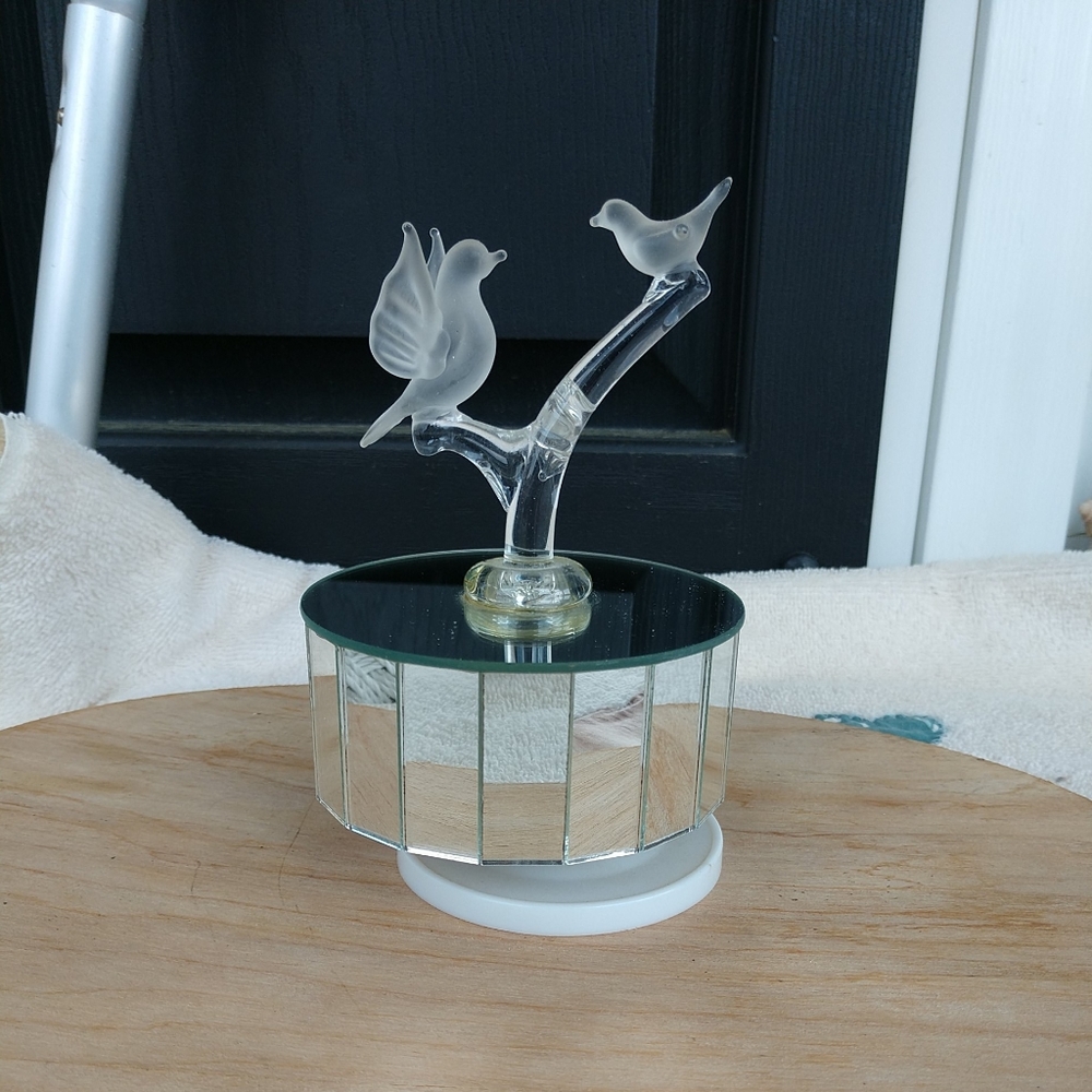 MUSIC BOX Plays Love Story Beautiful Birds Mirrored on Limb with Perching Birds - Picture 8 of 8